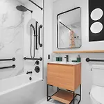 Stylish Brooklyn Retreat - Steps To G Train 5* New York