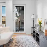 Stylish Brooklyn Retreat - Steps To G Train