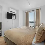 Stylish Brooklyn Retreat - Steps To G Train