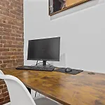 The Times Square Glow - Private Room In The Heart Of Nyc