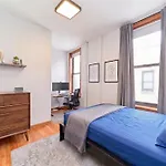 The Times Square Glow - Private Room In The Heart Of Nyc