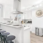 Luxury 3 Bedroom Family Home Near Jfk Lga Nyc