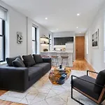 The Times Square Glow - Private Room In The Heart Of Nyc