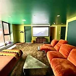 Bright 2-Story Brooklyn Oasis W Patio & Fire Pit