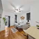 Double Room With Shared Bathroom In Times Square