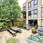 Bright 2-story Brooklyn Oasis W Patio & Fire Pit * New York