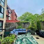 Bright 2-story Brooklyn Oasis W Patio & Fire Pit *
