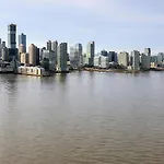 Skyline With Hudson Views Modern Battery Park * New York