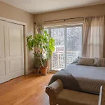 Bright & Stylish Manhattan Studio Apartment