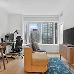 Greenpoint 1Br W Work Setup By Anyplace - 11756