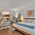Fidi W Work Setup By Anyplace - 11660 New York
