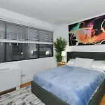 Chic 1 Bedroom Apartment In Midtown Manhattan