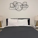 Hotel 453