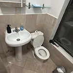 Spacious 3-Bedroom Residence Apartment In Harlem, Nyc