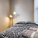 Entire For Family And Group Apartment *