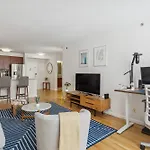 Chelsea 1 Bedroom W Work Setupby Anyplace - 11435