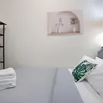 2Bd Modern Home In Manhattan