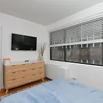 Chic 1 Bedroom Apartment In Midtown Manhattan