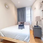 Apartment Comfy 2 Bedroom On Park West New York