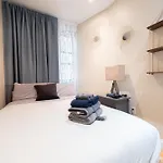Comfy 2 Bedroom On Park West