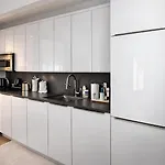 Modern 2Br Apartment In Financial District - Full Kitchen