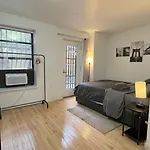 Charming 2br In Harlem, Steps From Park! *