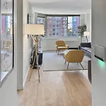 Nyc Midtown Apt Blocks Away From Times Square