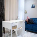 Comfy 2 Bedroom On Park West *