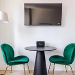 Blueground Midtown S Gym Roof Nr Times Sq Nyc-1791