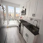 Lic Modern Minutes To Manhattan