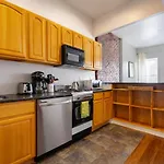 Apartment Plush & Spacious 2-bedroom In Nyc *