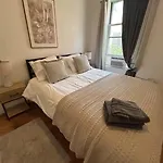 Cozy, 3-bedroom In Midtown, Nyc New York