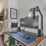 Fidi W Work Setup By Anyplace - 11660 New York