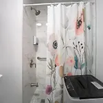 Cozy Central Units In Prime Location