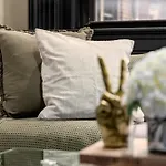 Apartment Centrally Located In Nyc Walk To Time Square *