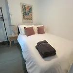 Nyc 3br Steps From Times Square & Transit Apartment *