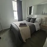 Nyc 3br Steps From Times Square & Transit Apartment *