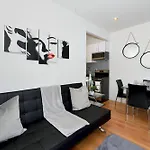 Apartment Cityscape 2 Bedroom Unit Prime Location