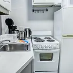 4 Bd Family Unit In Central Location