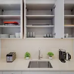 Greenpoint 1 Bedroom W Work Setup By Anyplace - 11735 *