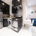 Comfy 2 Bedroom On Park West Apartment *