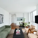 43-20a Newly Furnished 1br- Full Service Doorman Laundry Gym Business Center New York