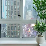 43-20a Newly Furnished 1br- Full Service Doorman Laundry Gym Business Center Apartment New York