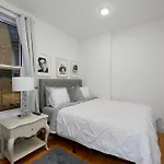 Cityscape 2 Bedroom Unit Prime Location Apartment New York