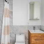 Blueground Garment District Washer Nr Times Square Nyc-2110