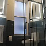 Apartment The Heights Haven, Spacious 6 Bedrooms Townhouse With Patio