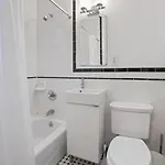 2bd Comfortable In Manhattan Apartment