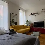 Harlem Cozy Elegance And Culture Apartment New York