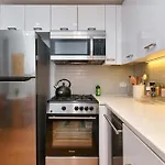 Chic 1 Bedroom In Midtown Manhattan *