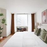 43-20a Newly Furnished 1br- Full Service Doorman Laundry Gym Business Center Apartment